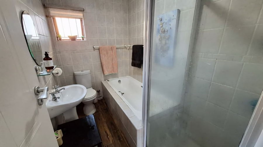 To Let 2 Bedroom Property for Rent in Table View Western Cape